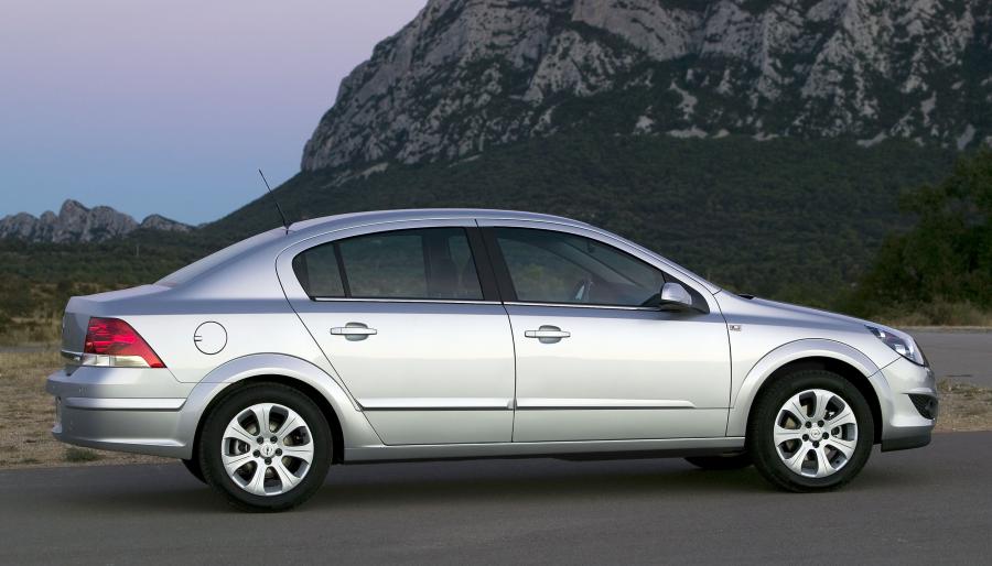  Opel Astra Sedan 2005 года  (фото 11 из 38)